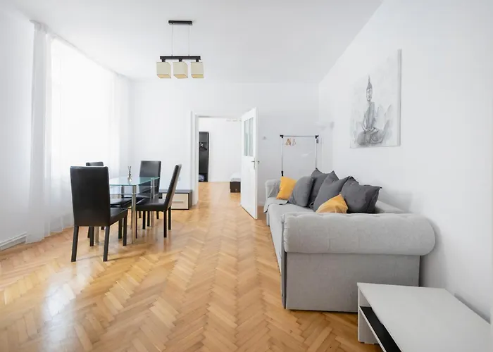 Your In Old Town * 布拉索夫